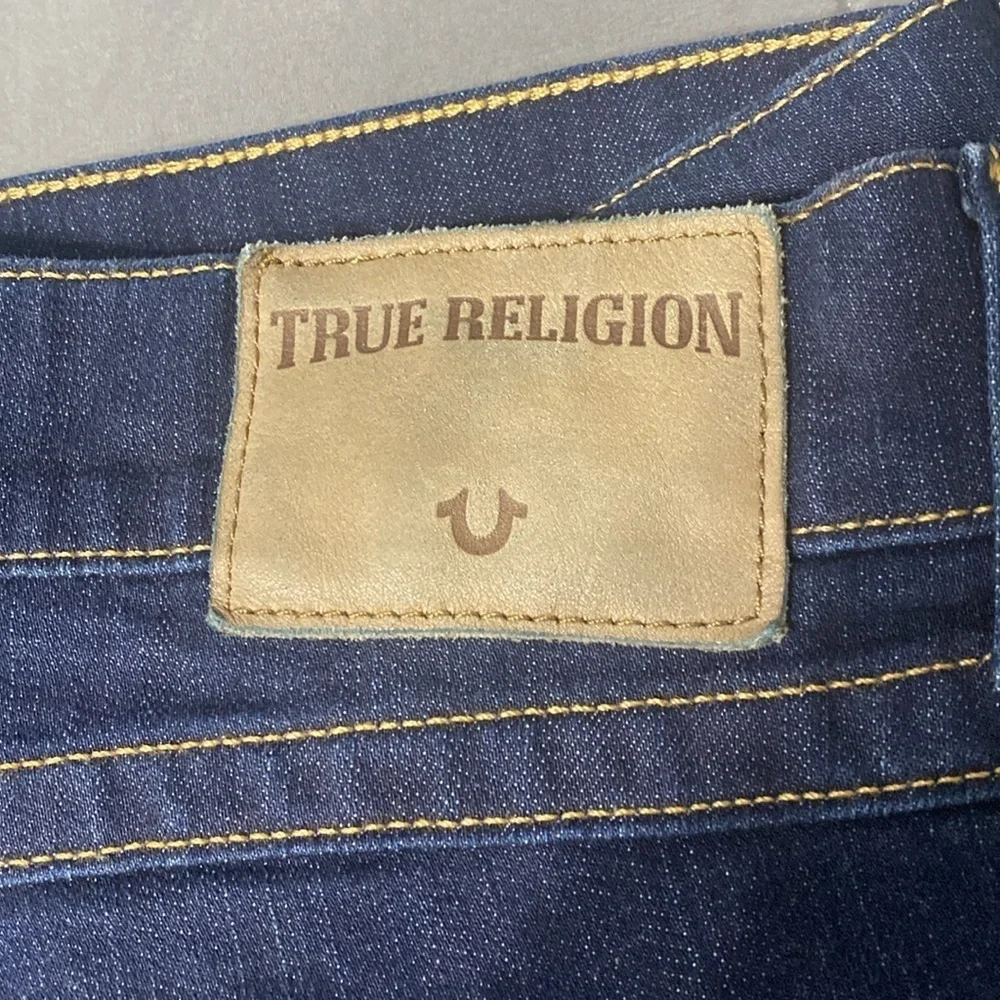 True Religion Ricky relaxed straight jeans. Size 42x34